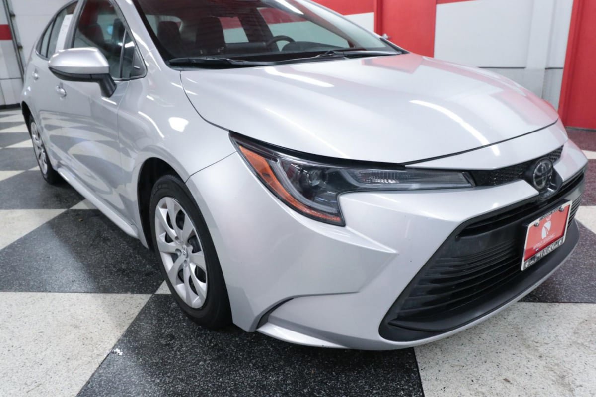 Used 2023 Toyota Corolla LE FWD image 31