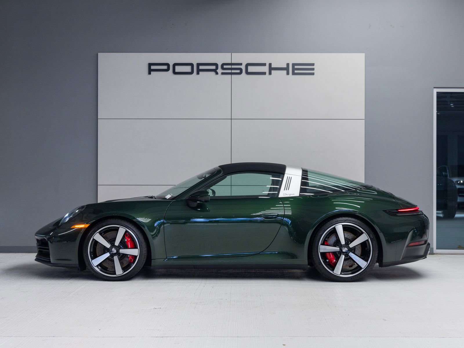 Used 2026 Porsche 911 Targa 4S image 2
