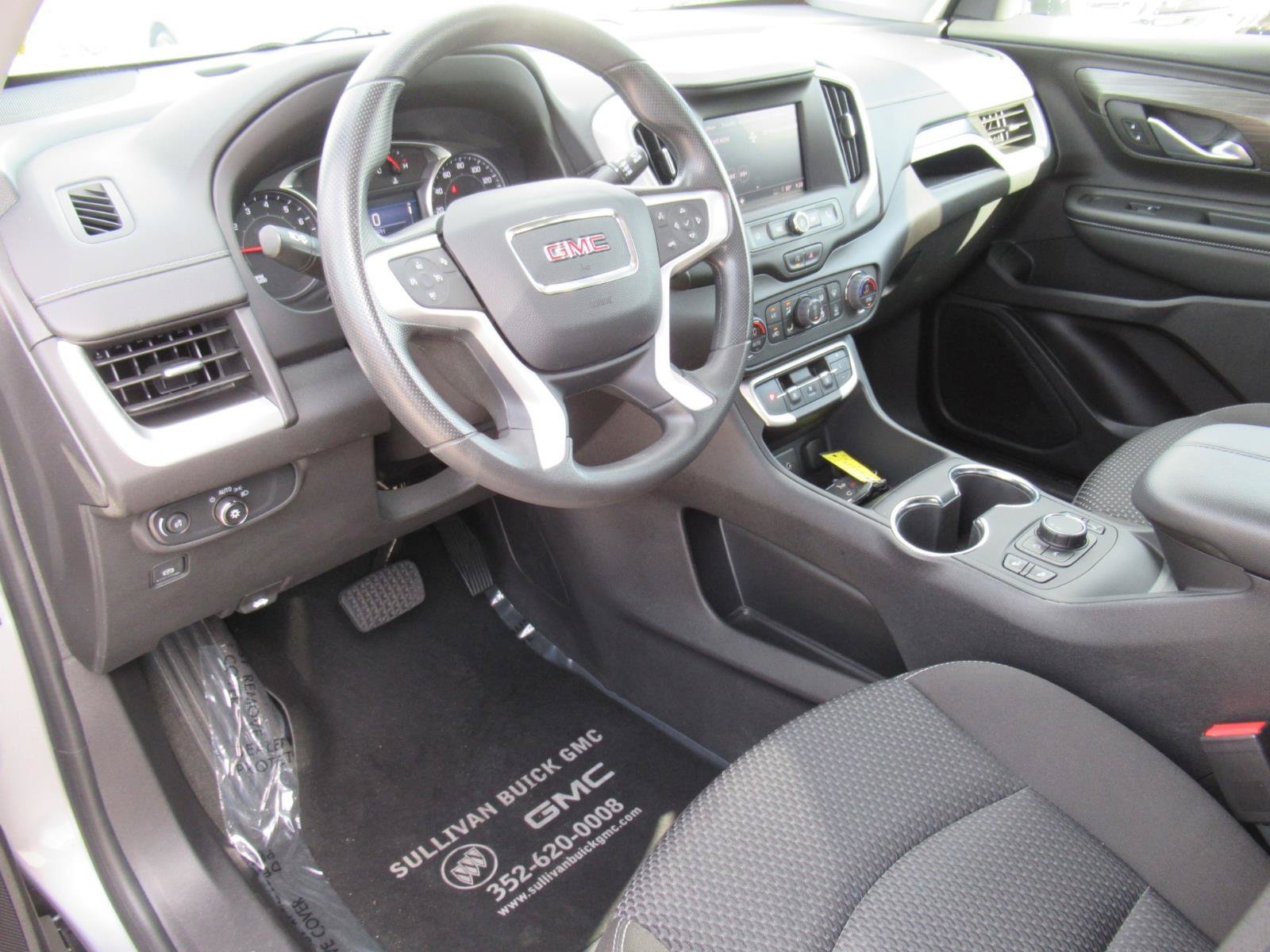 Used 2024 GMC Terrain SLE w/ Driver Convenience Package FWD image 17