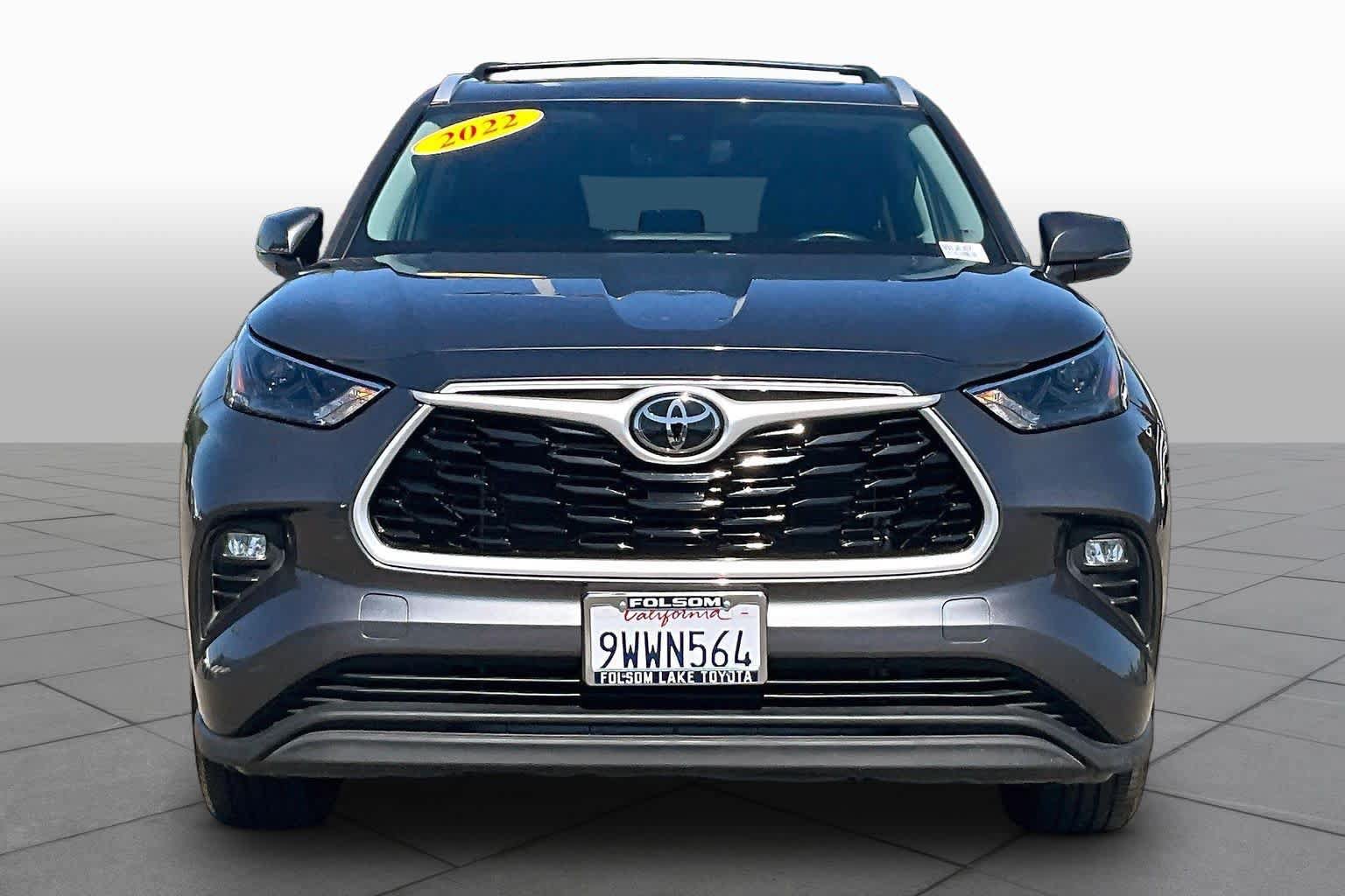 Used 2022 Toyota Highlander XLE FWD image 3