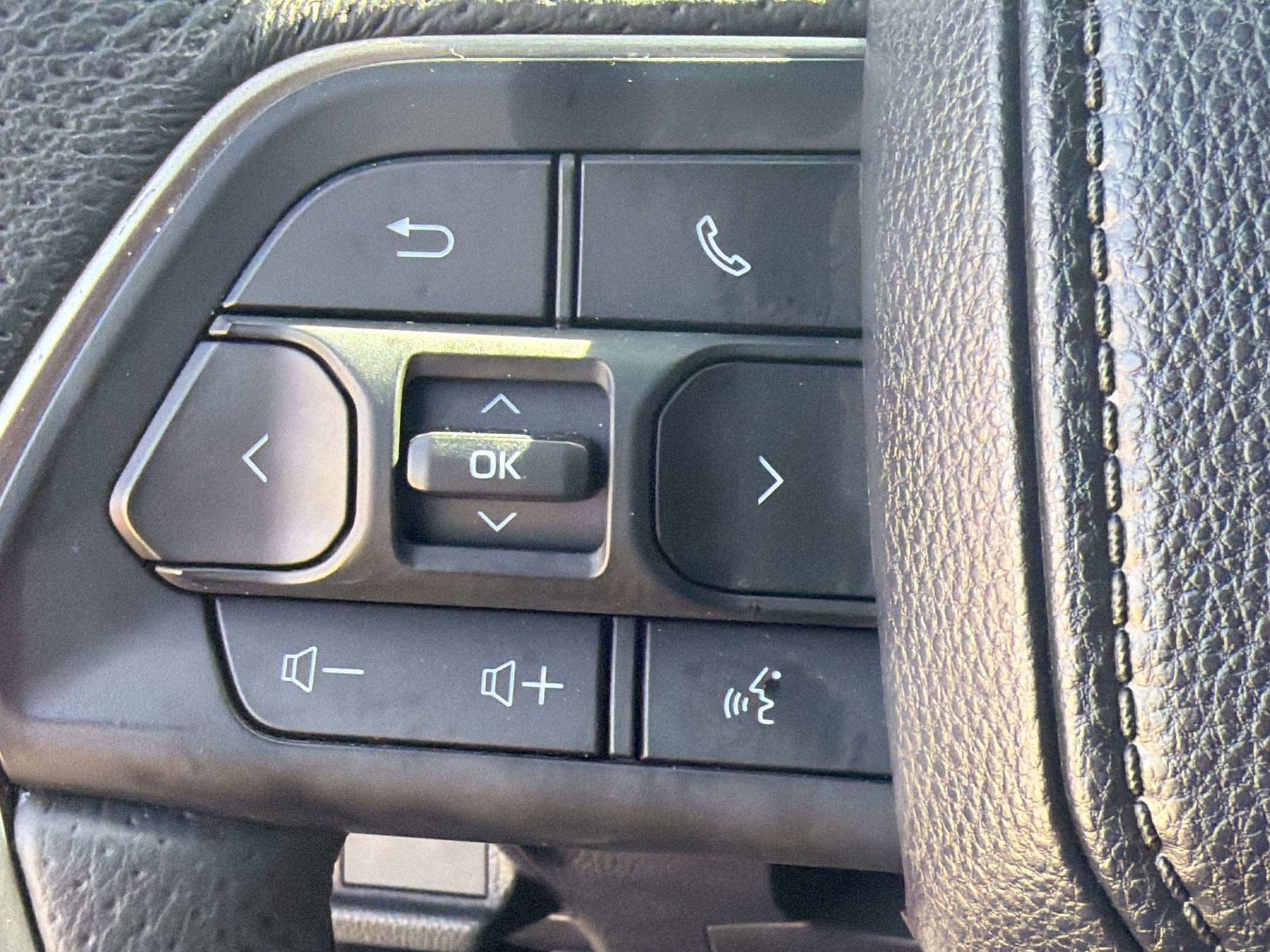 Used 2025 Toyota Tacoma TRD Sport AWD/4WD image 16