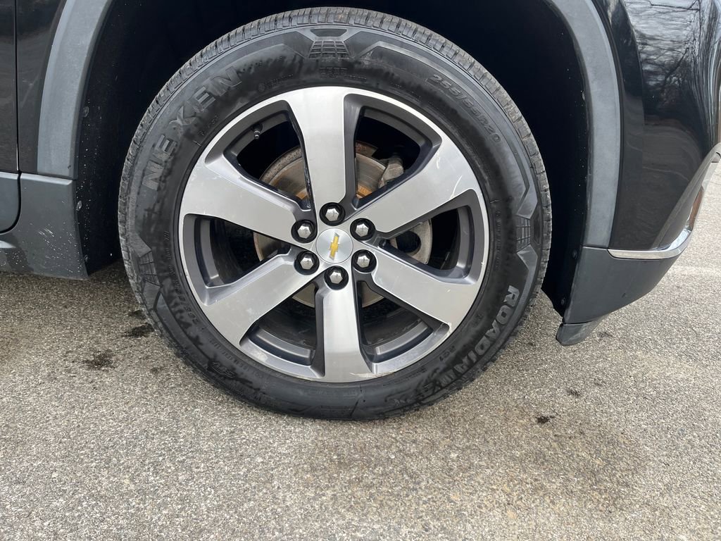 Used 2018 Chevrolet Traverse LT w/ LPO, 'HIT The Road' Package image 2