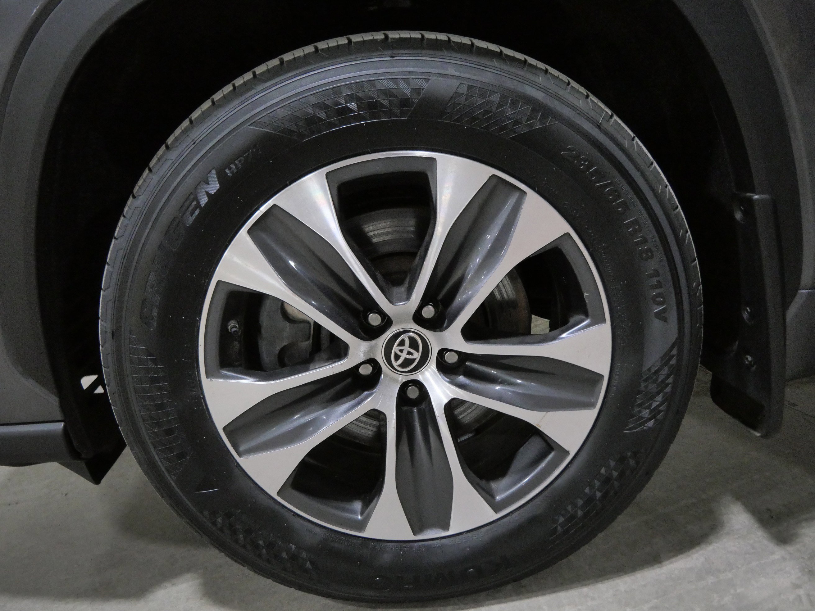 Used 2024 Toyota Highlander XLE image 16