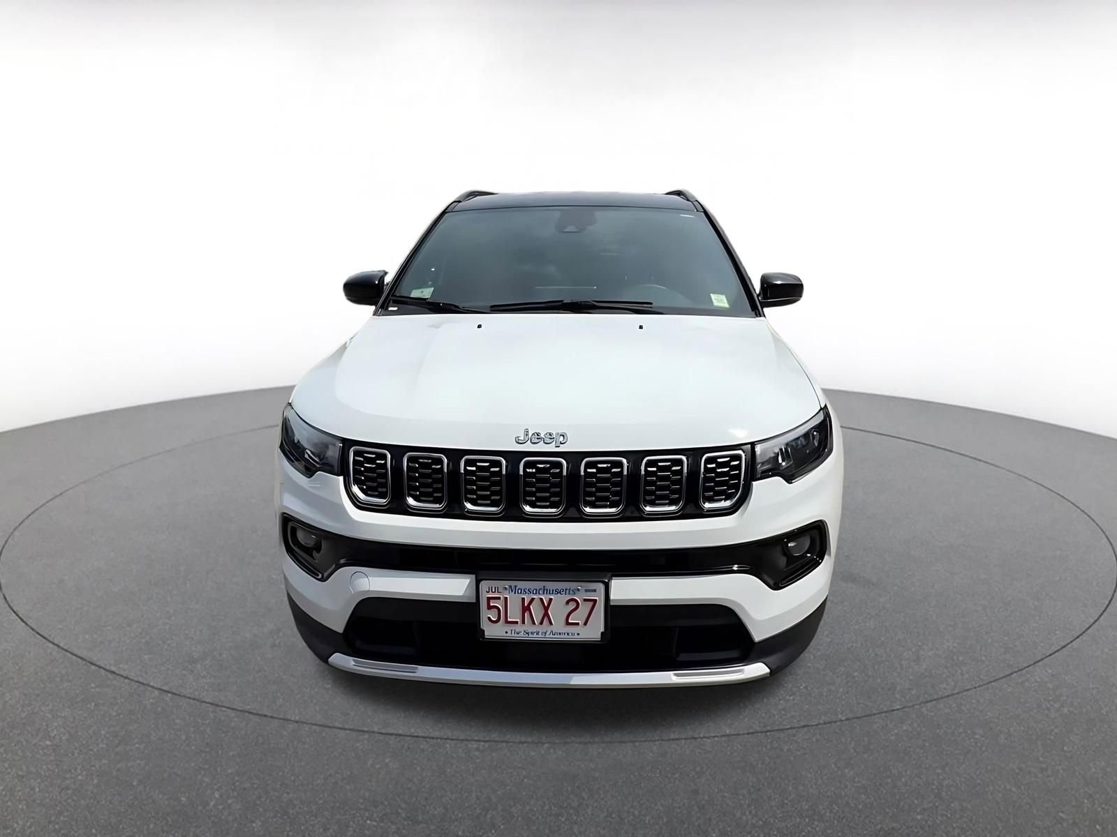 Used 2025 Jeep Compass Limited image 4