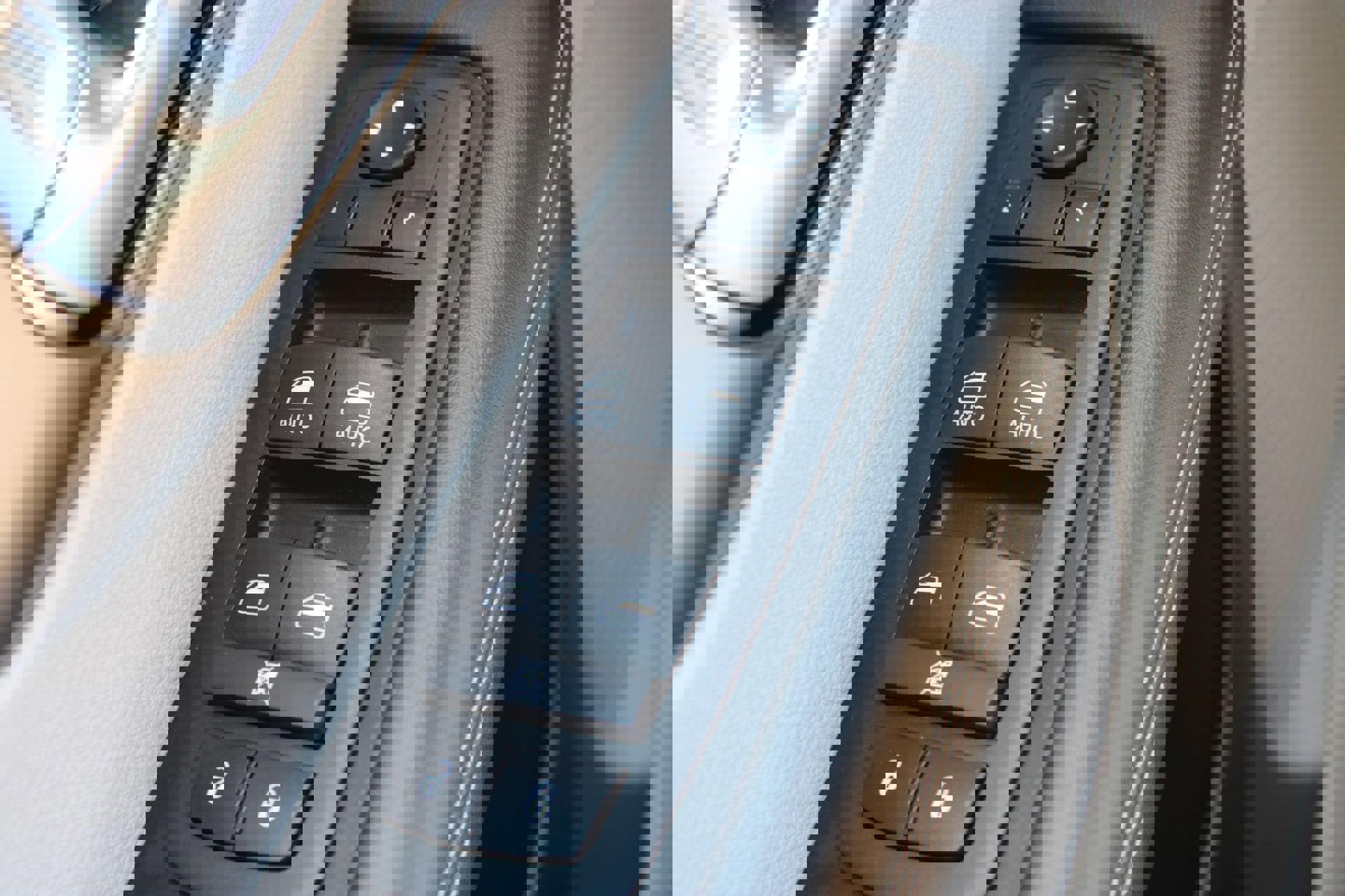 Used 2024 Chrysler Pacifica Touring-L image 21