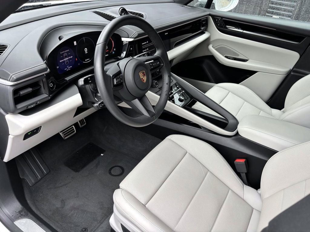 Certified 2025 Porsche Macan 4S Electric image 3