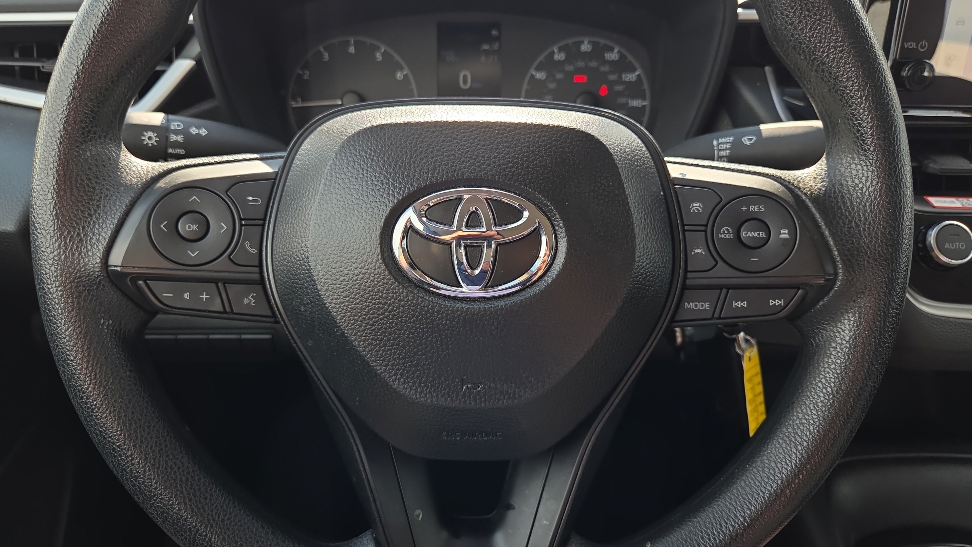 Used 2025 Toyota Corolla LE FWD image 30