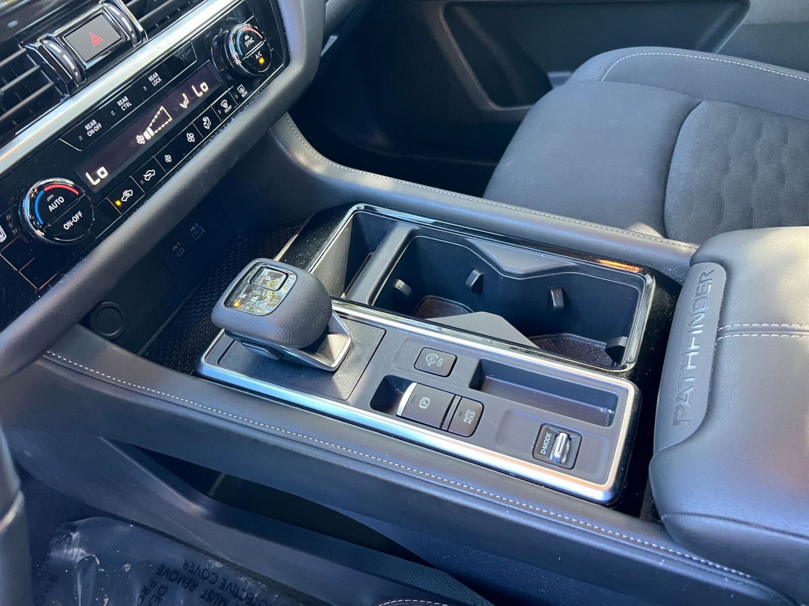 Used 2025 Nissan Pathfinder SV image 35