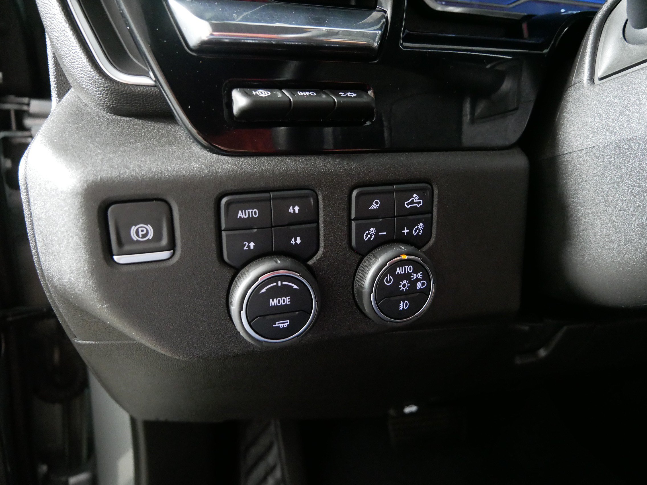 Used 2024 Chevrolet Silverado 2500 High Country w/ High Country Premium Package AWD/4WD image 26