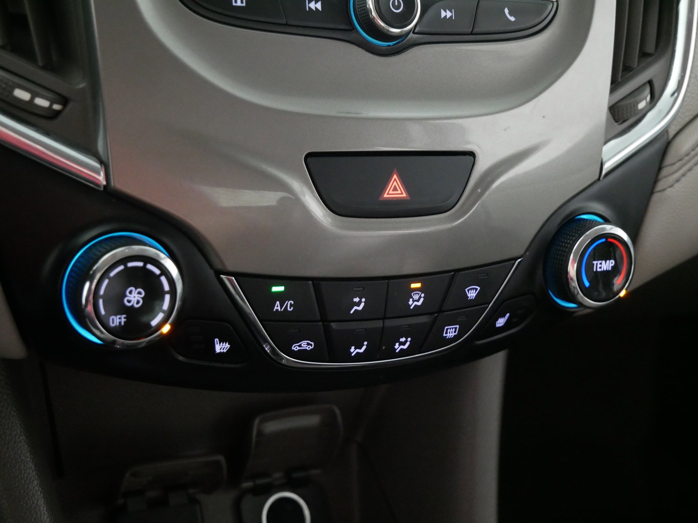 Used 2018 Chevrolet Cruze Premier image 23