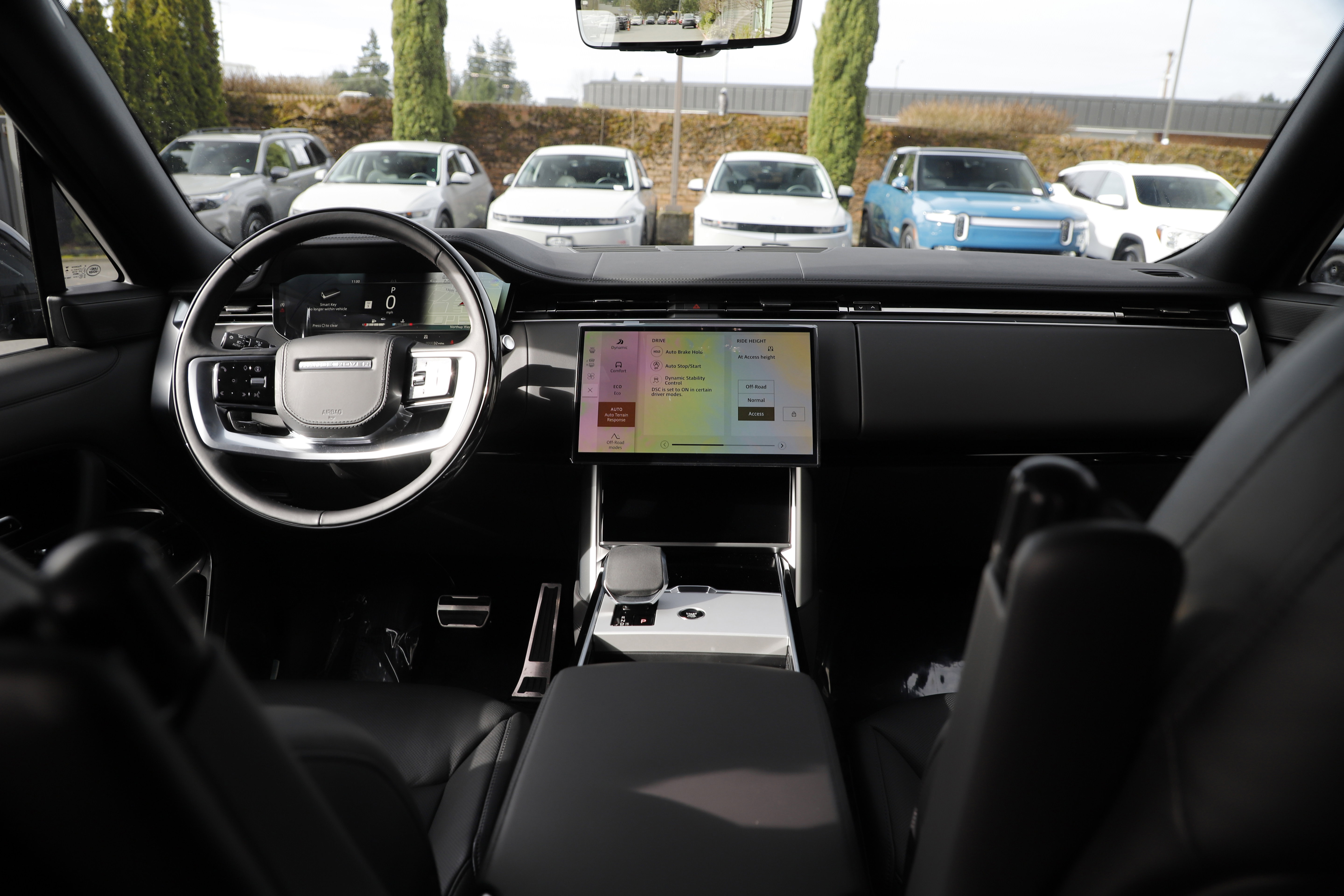 New 2026 Land Rover Range Rover Long Wheelbase SE AWD/4WD image 16