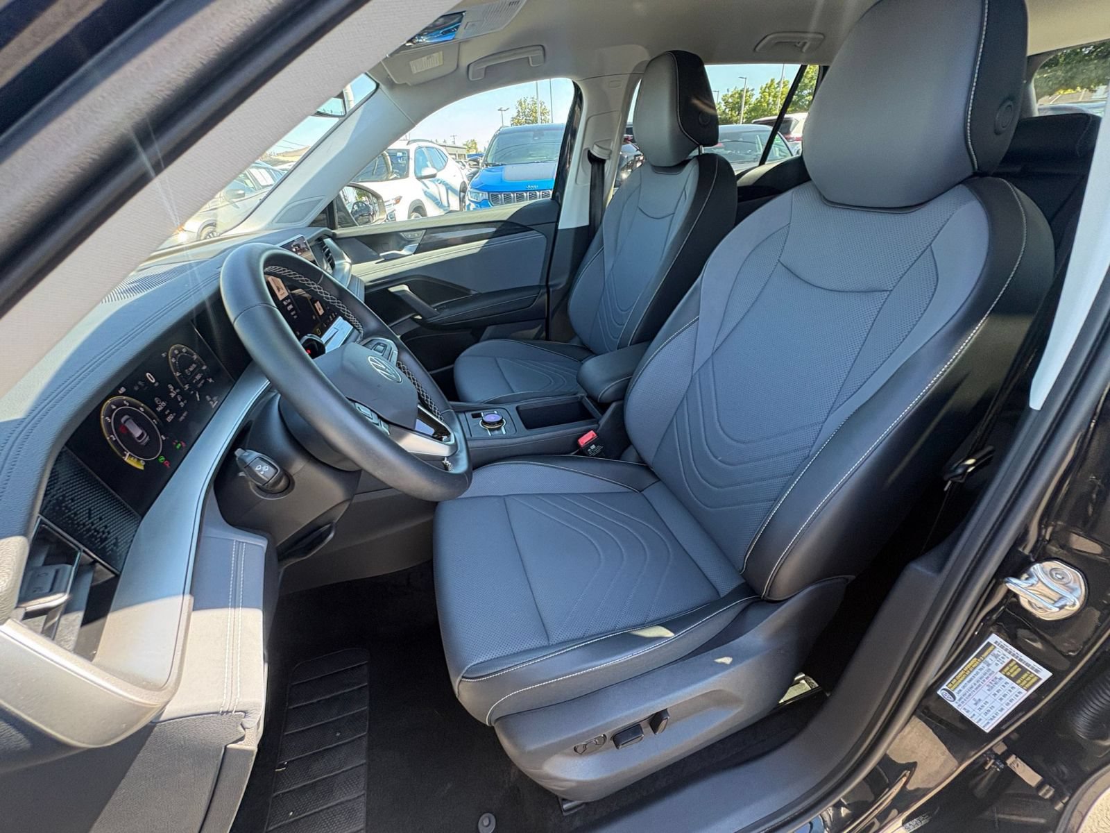 Used 2026 Volkswagen Tiguan SE FWD image 38
