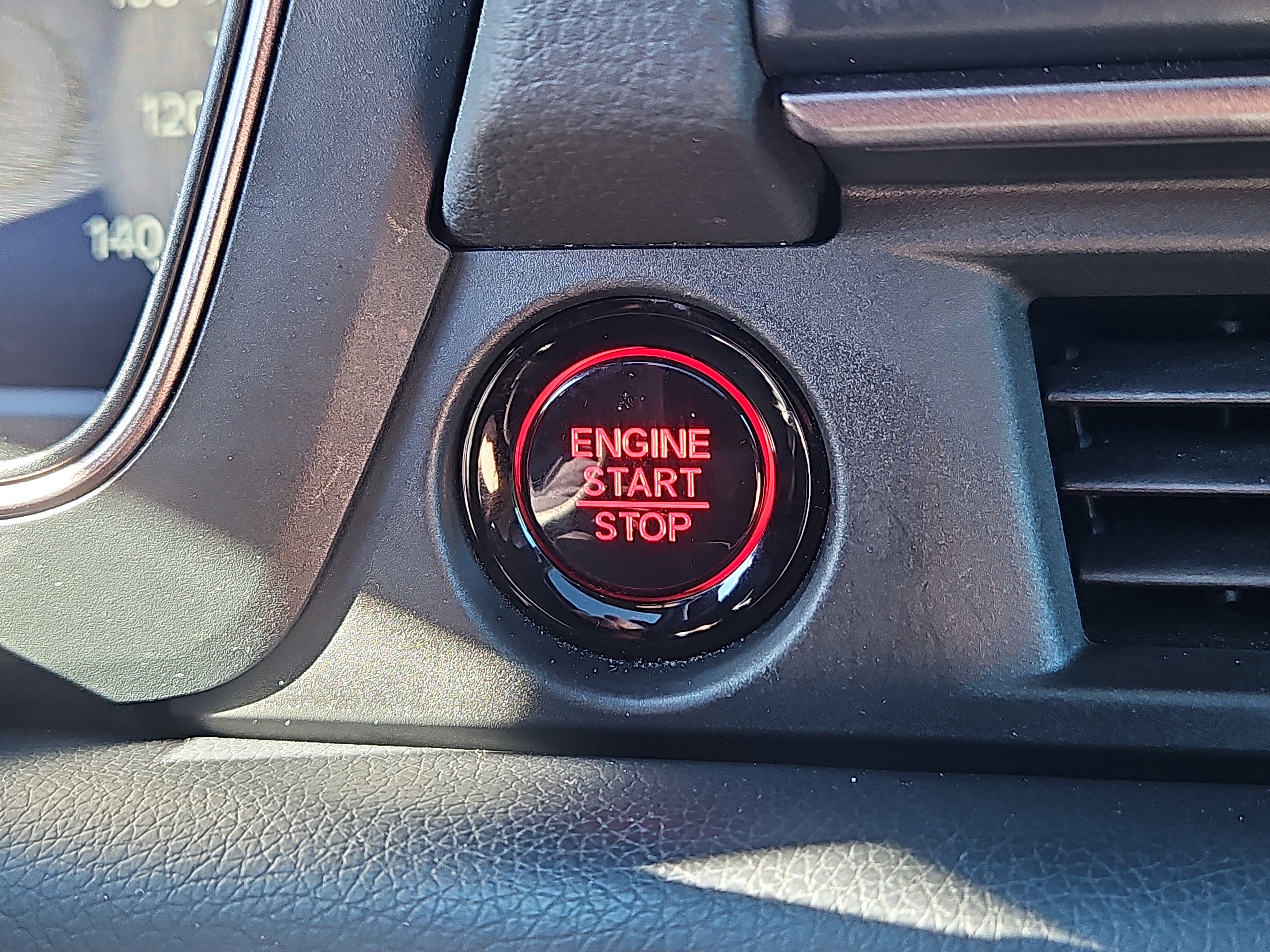 Used 2024 Honda Pilot TrailSport image 17