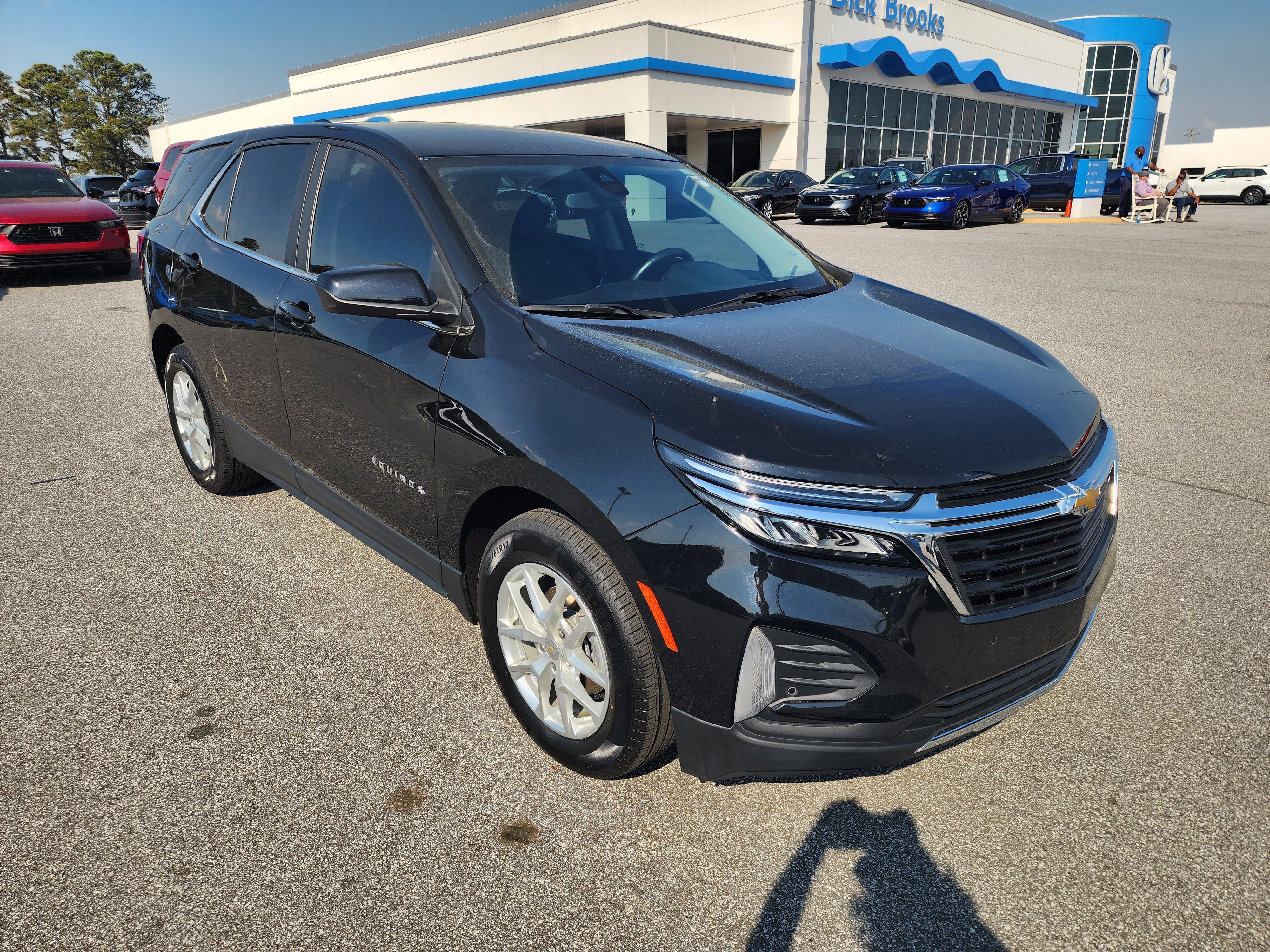 Used 2022 Chevrolet Equinox LT image 2