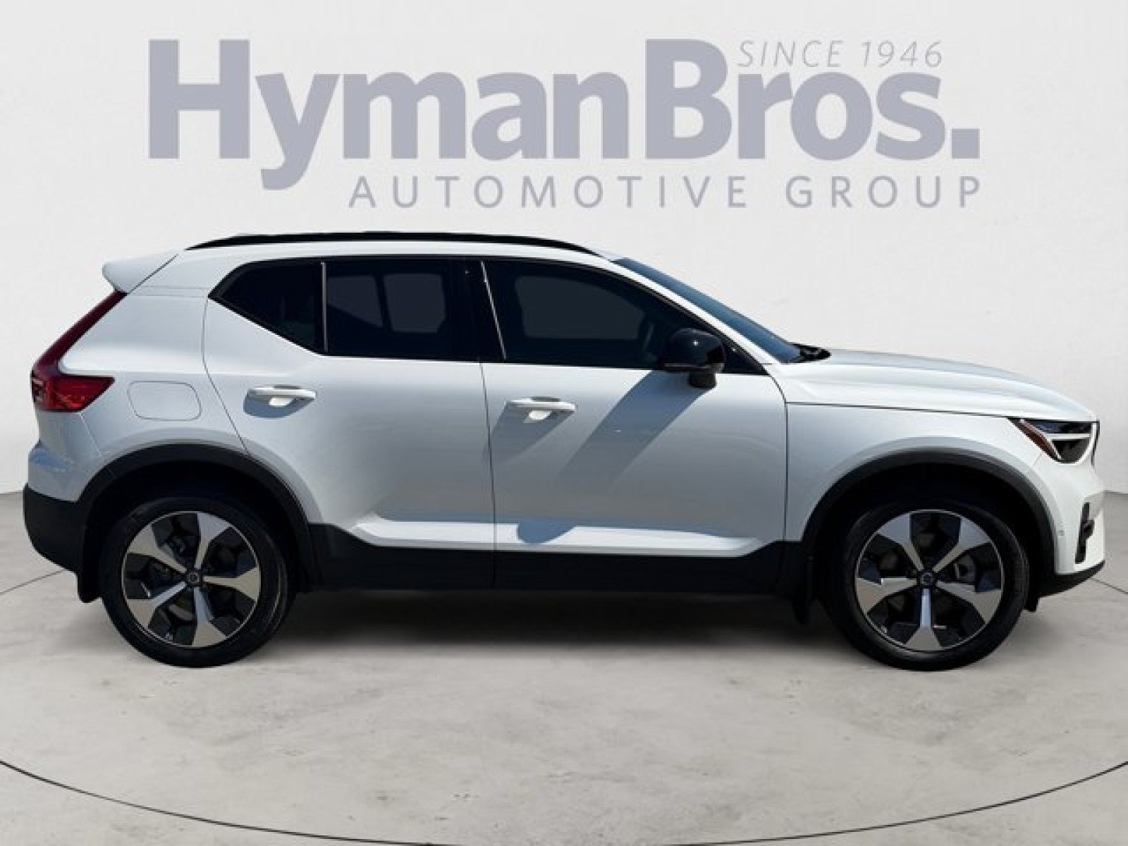 Used 2023 Volvo XC40 B5 Plus AWD/4WD image 2