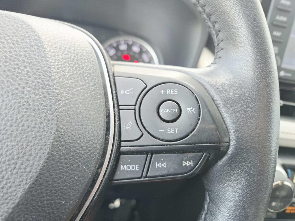 Used 2022 Toyota RAV4 XLE Premium AWD/4WD image 21