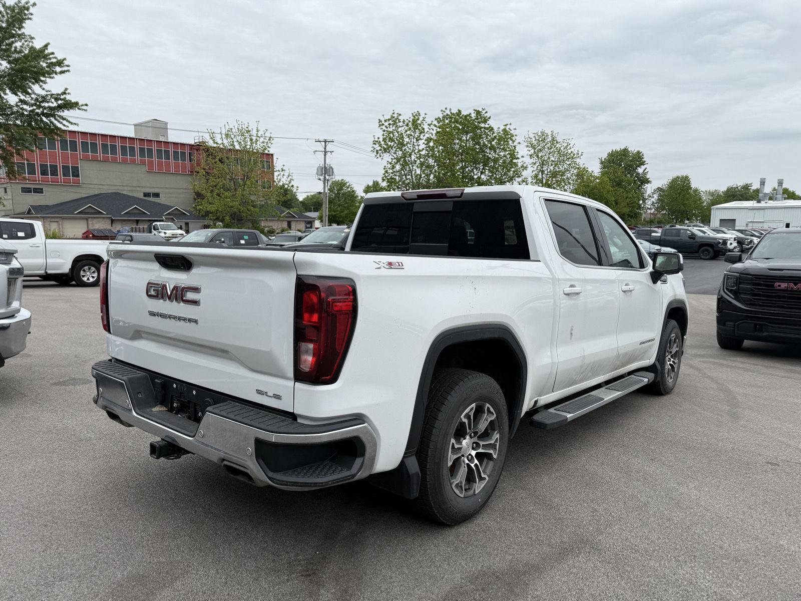 Used 2024 GMC Sierra 1500 SLE w/ Preferred Package AWD/4WD image 3