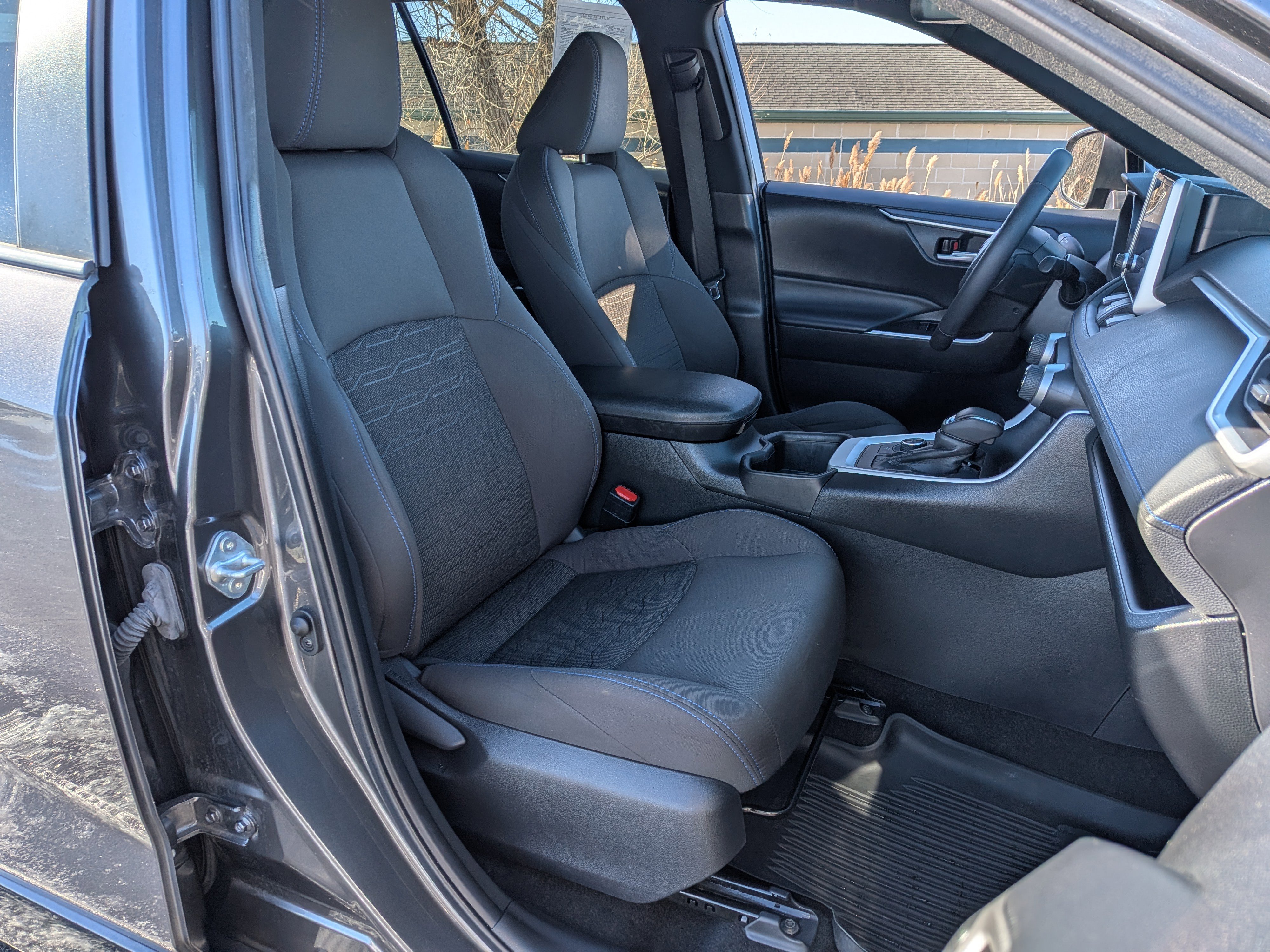 Used 2023 Toyota RAV4 SE image 25