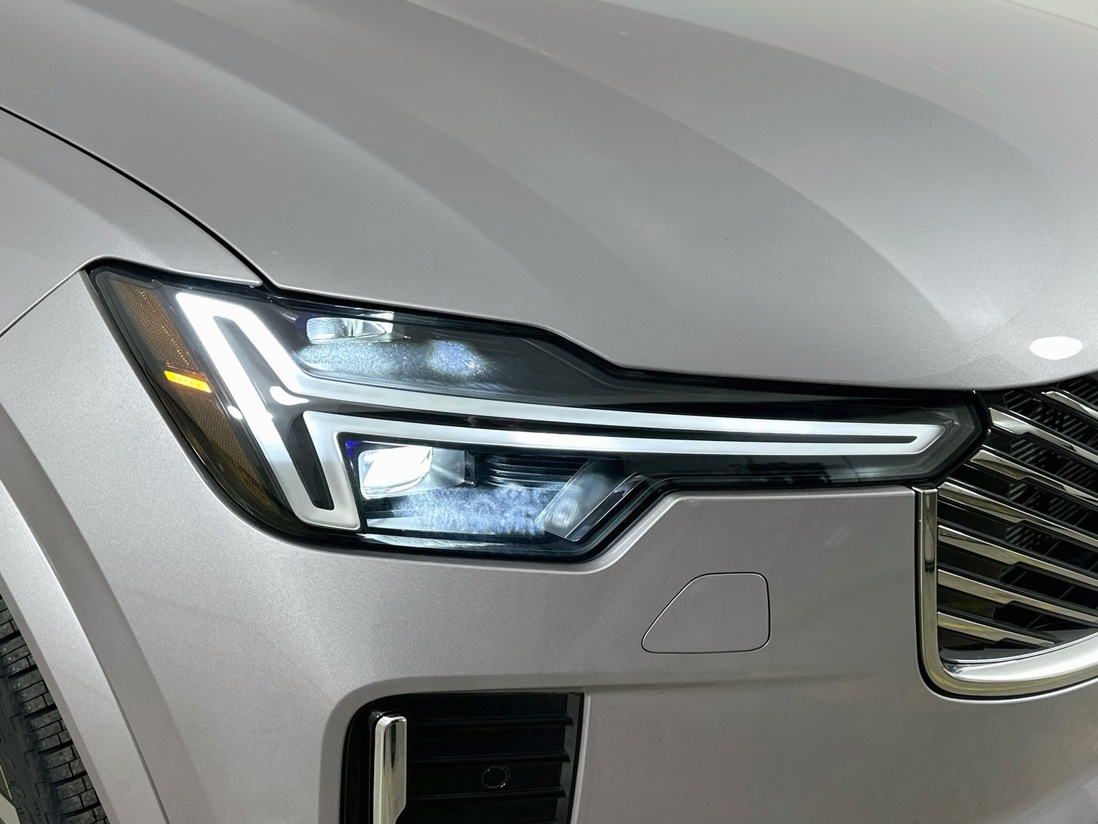 New 2026 Volvo XC90 T8 Plus w/ Protection Package AWD/4WD image 9