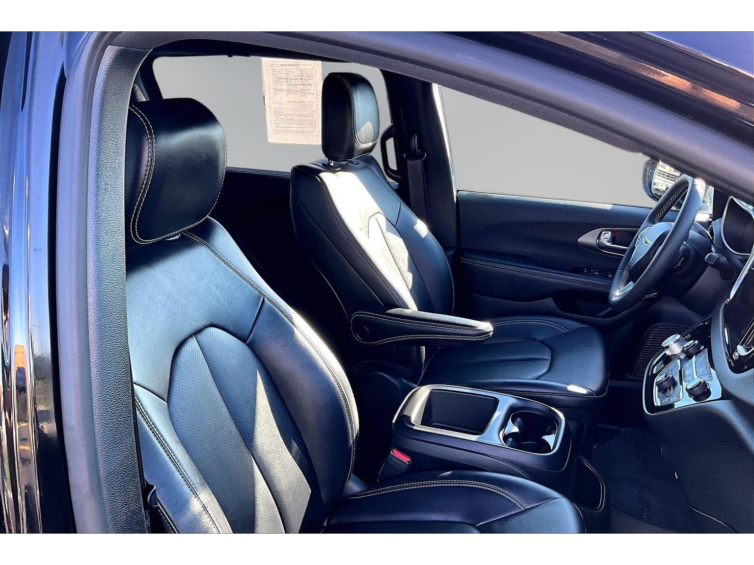 Used 2026 Chrysler Pacifica Select FWD image 24