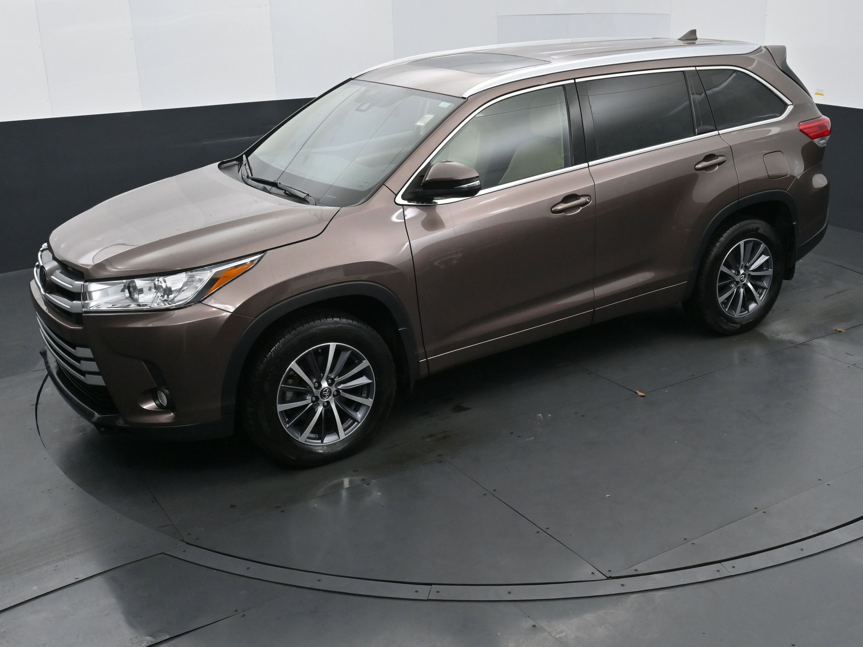 Used 2018 Toyota Highlander XLE image 28