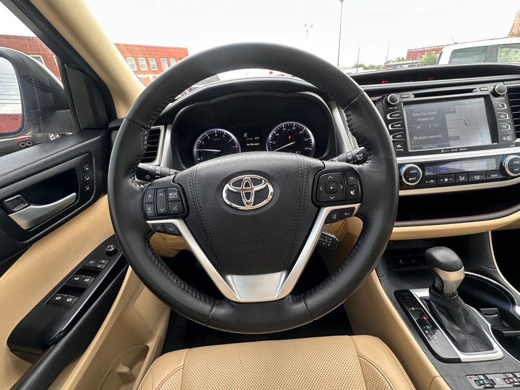 Used 2017 Toyota Highlander Limited image 19