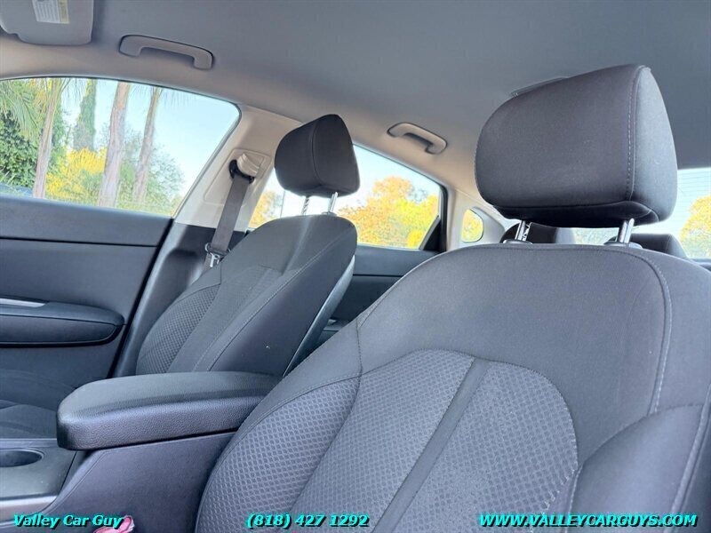 Used 2018 Kia Optima LX w/ 17" Alloy Wheels Package FWD image 13