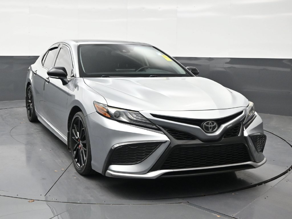 Used 2022 Toyota Camry XSE FWD image 7