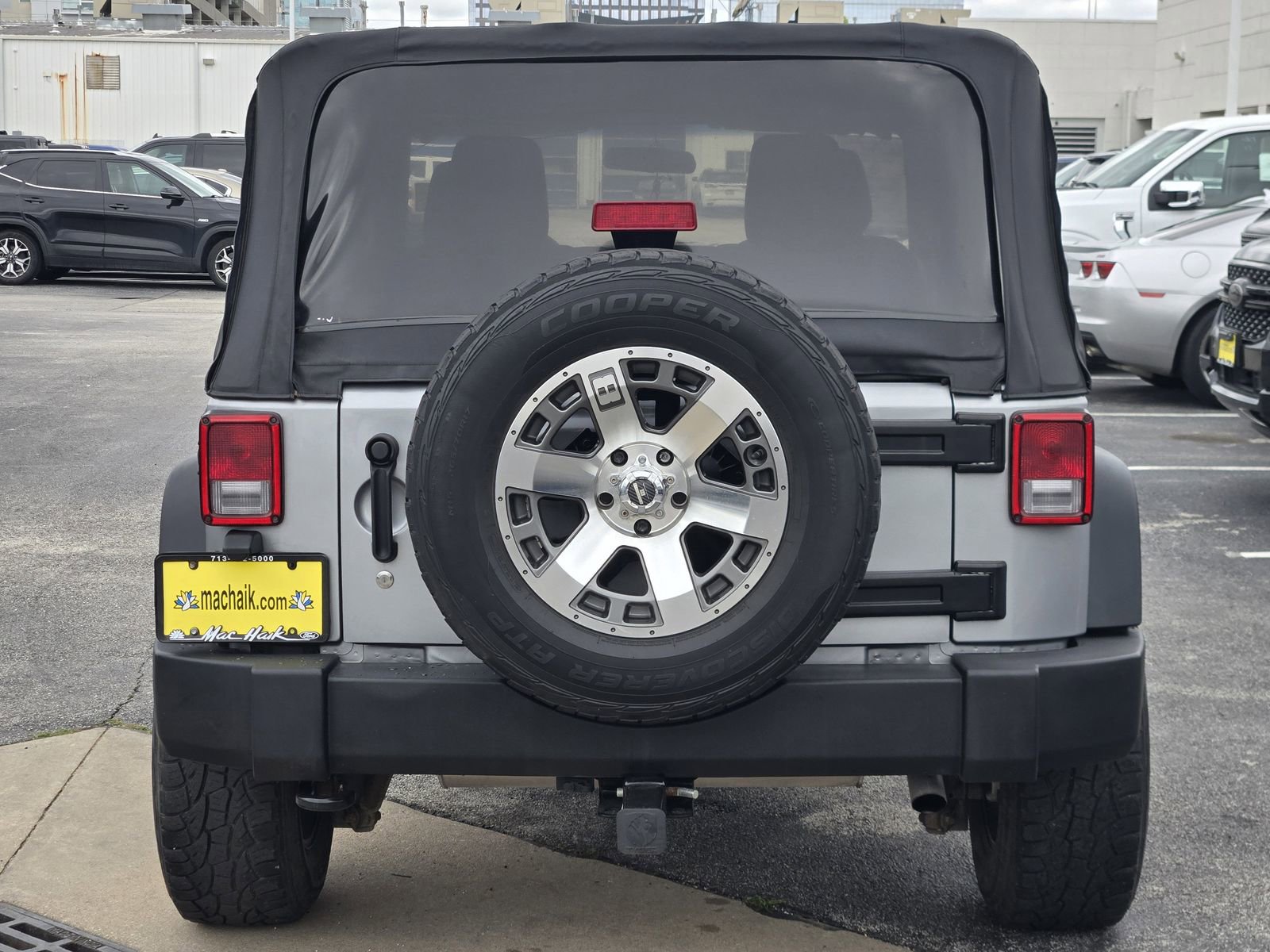 Used 2015 Jeep Wrangler Sport w/ Connectivity Group AWD/4WD image 7