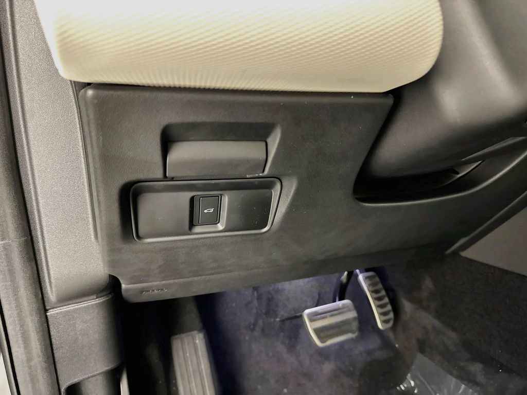 New 2026 Land Rover Discovery Sport Landmark AWD/4WD image 10