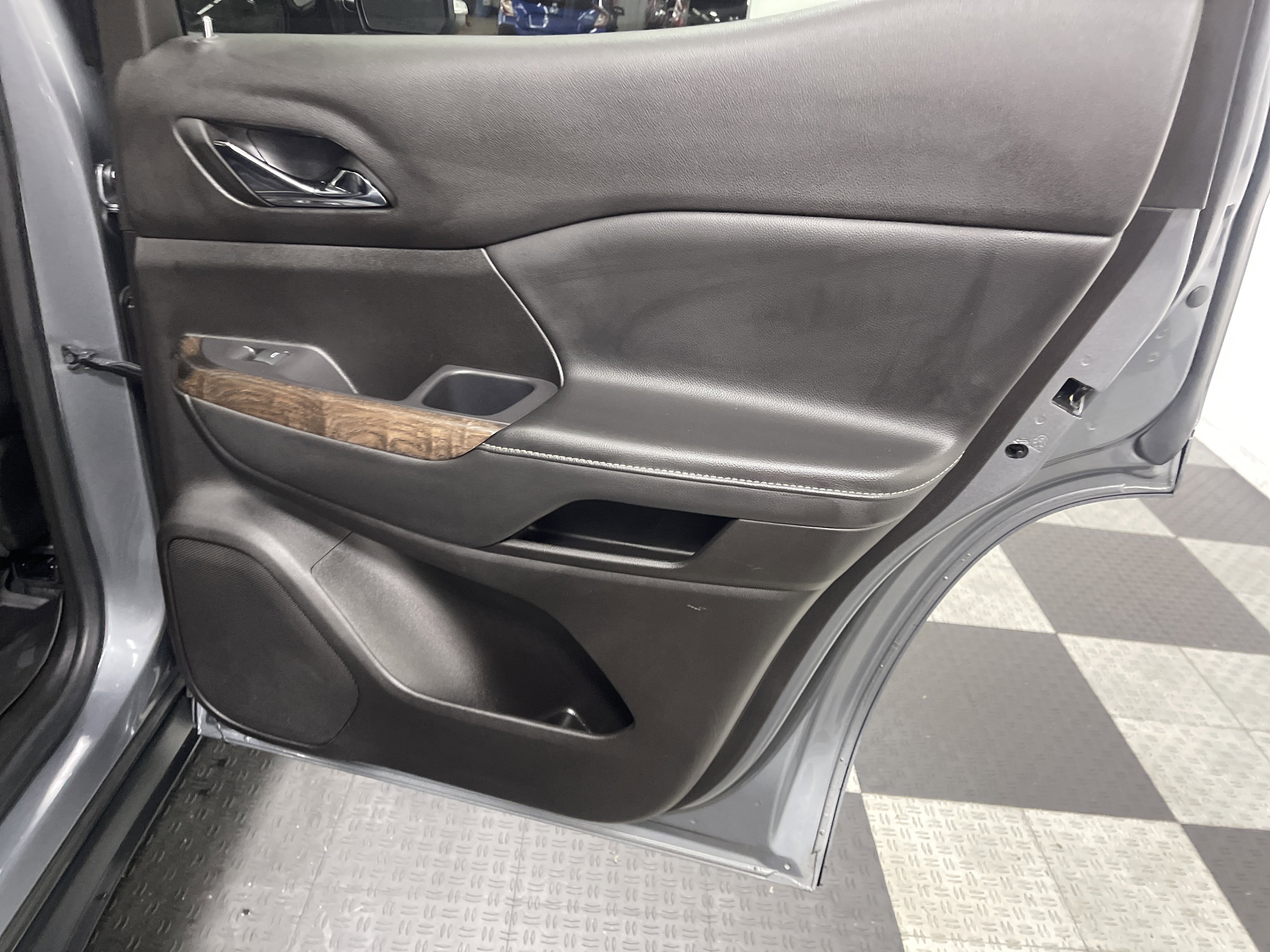 Used 2022 GMC Acadia Denali w/ Denali Ultimate Package image 19