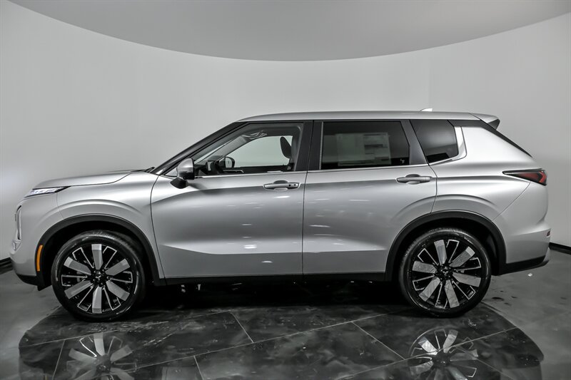 New 2026 Mitsubishi Outlander SE AWD/4WD image 6