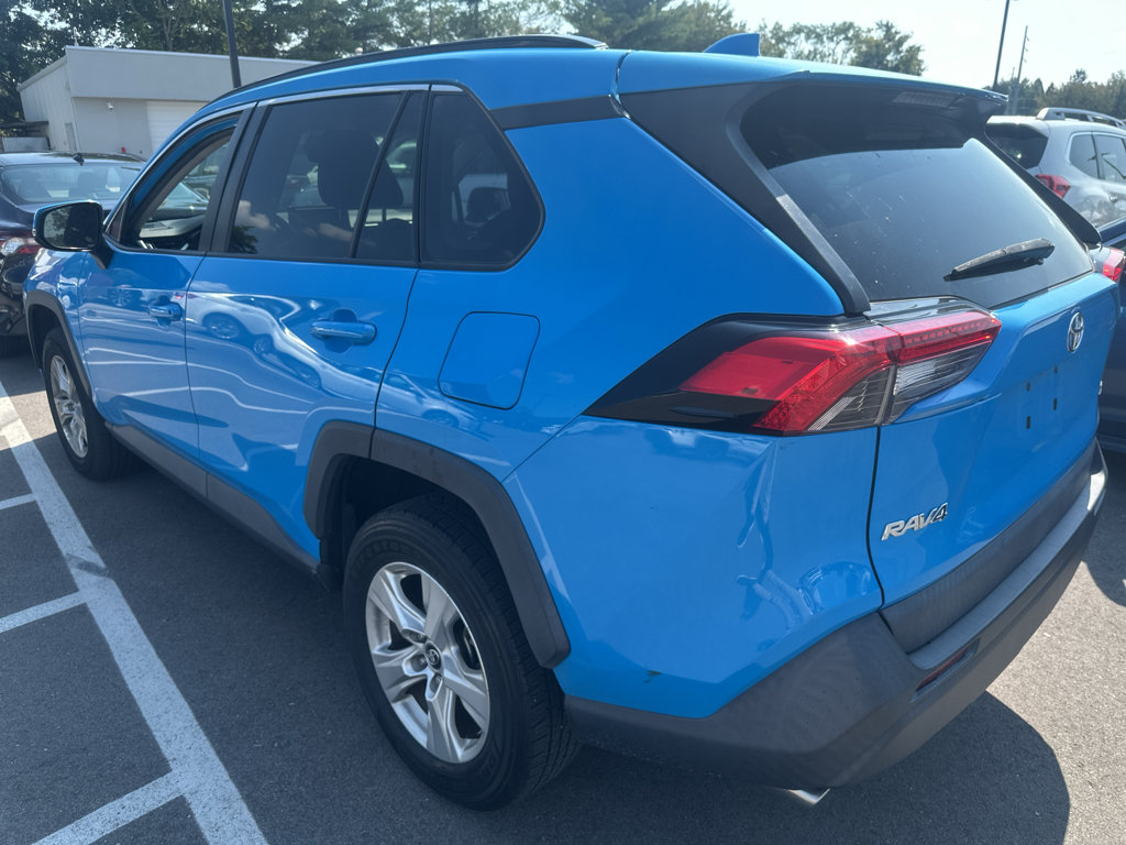 Used 2020 Toyota RAV4 XLE w/ Convenience Package FWD image 3