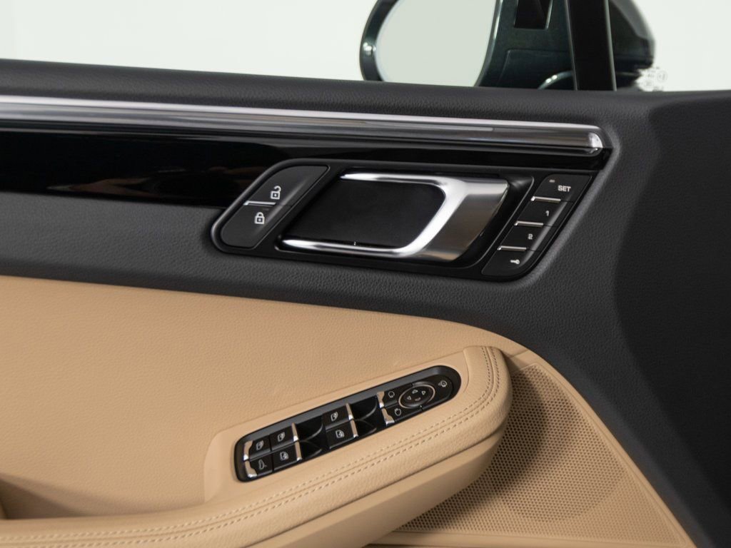 New 2026 Porsche Macan image 18