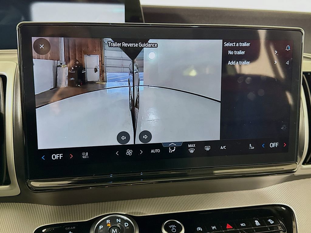 Used 2025 Ford Expedition Active image 46