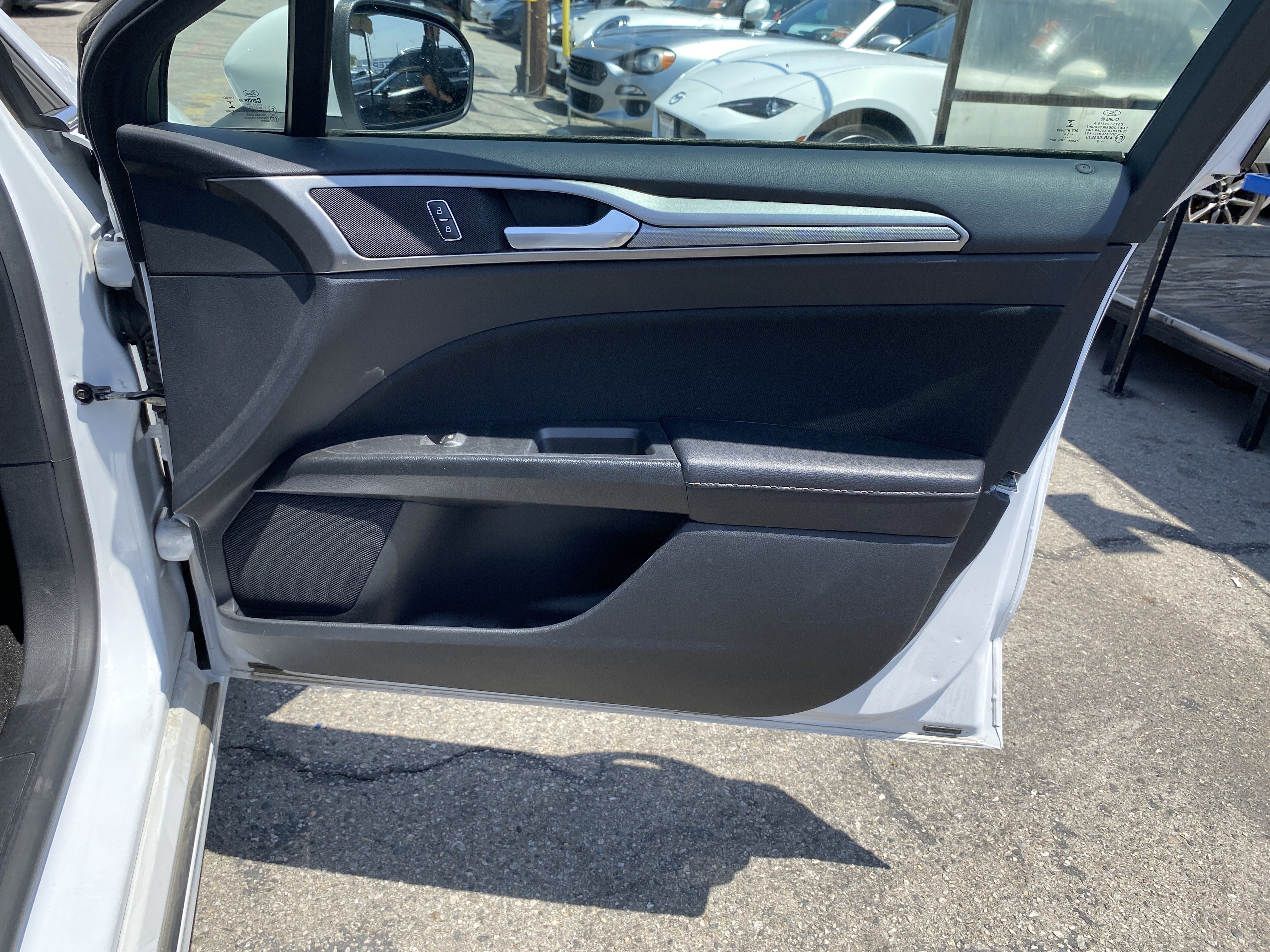 Used 2019 Ford Fusion SE FWD image 24
