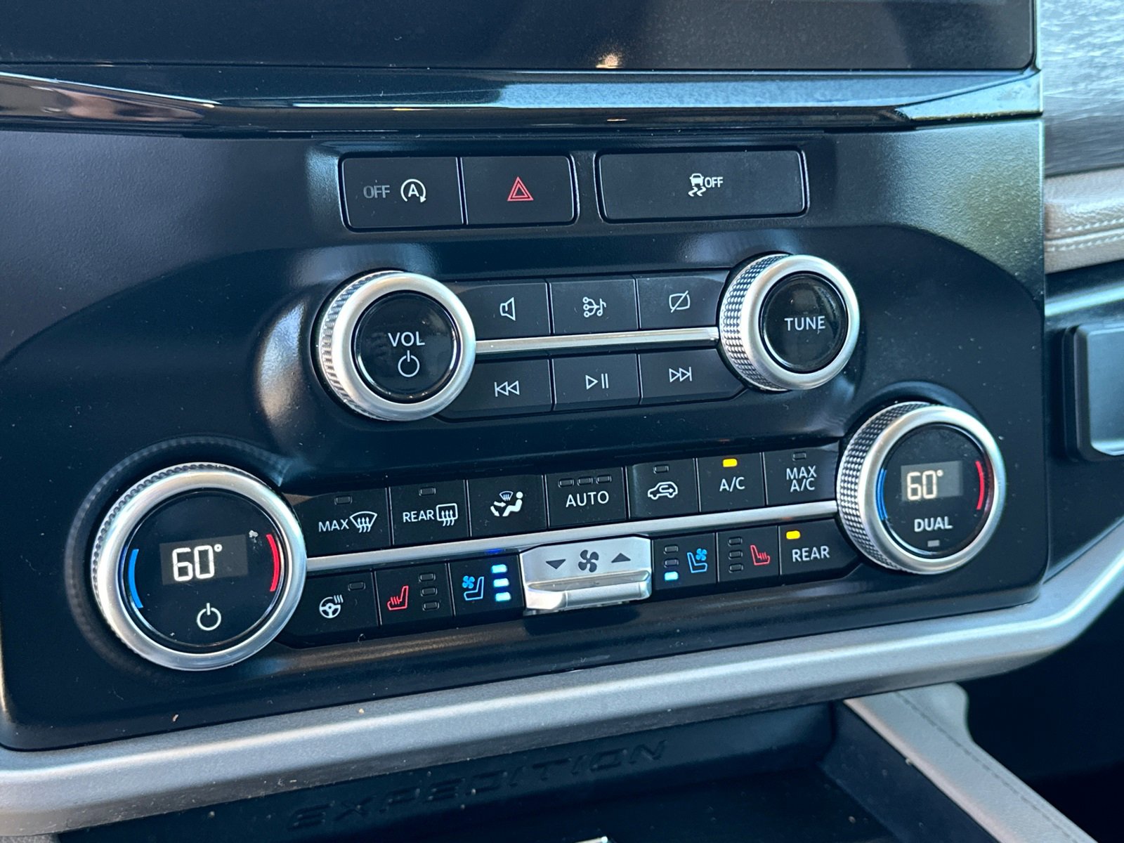 Used 2024 Ford Expedition Max Limited image 34