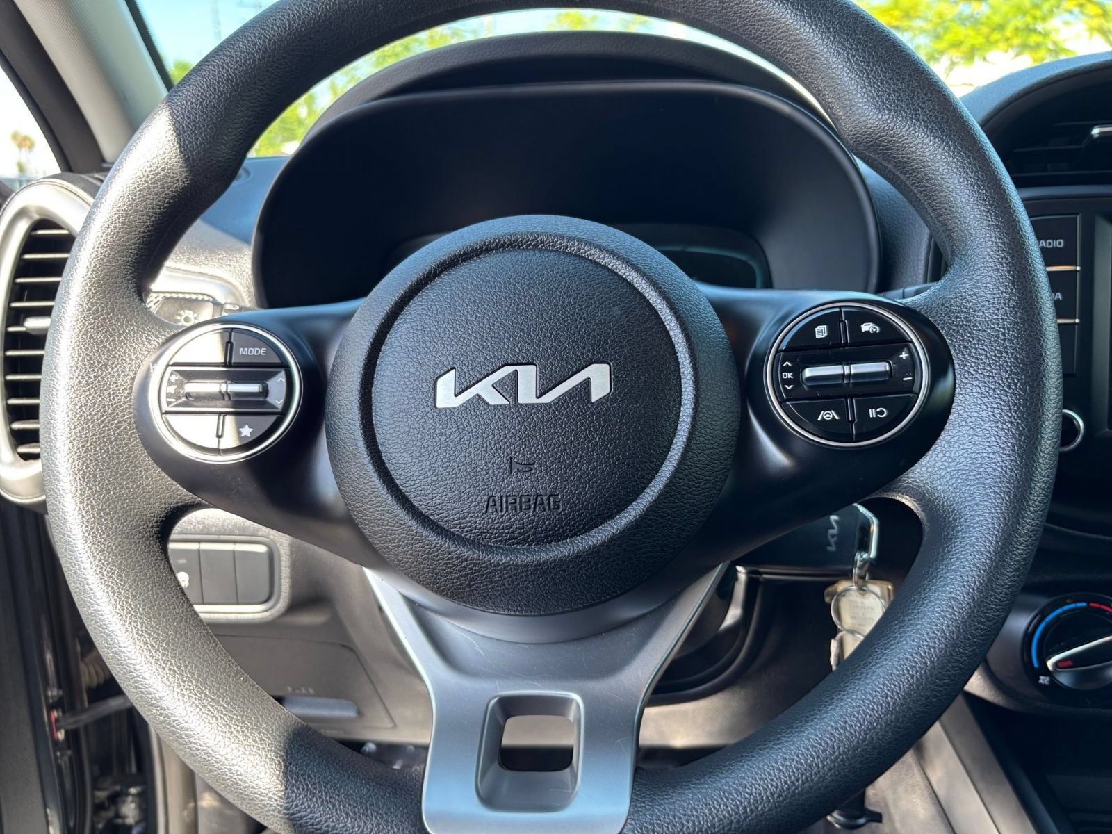 Used 2025 Kia Soul LX w/ LX Technology Package FWD image 27