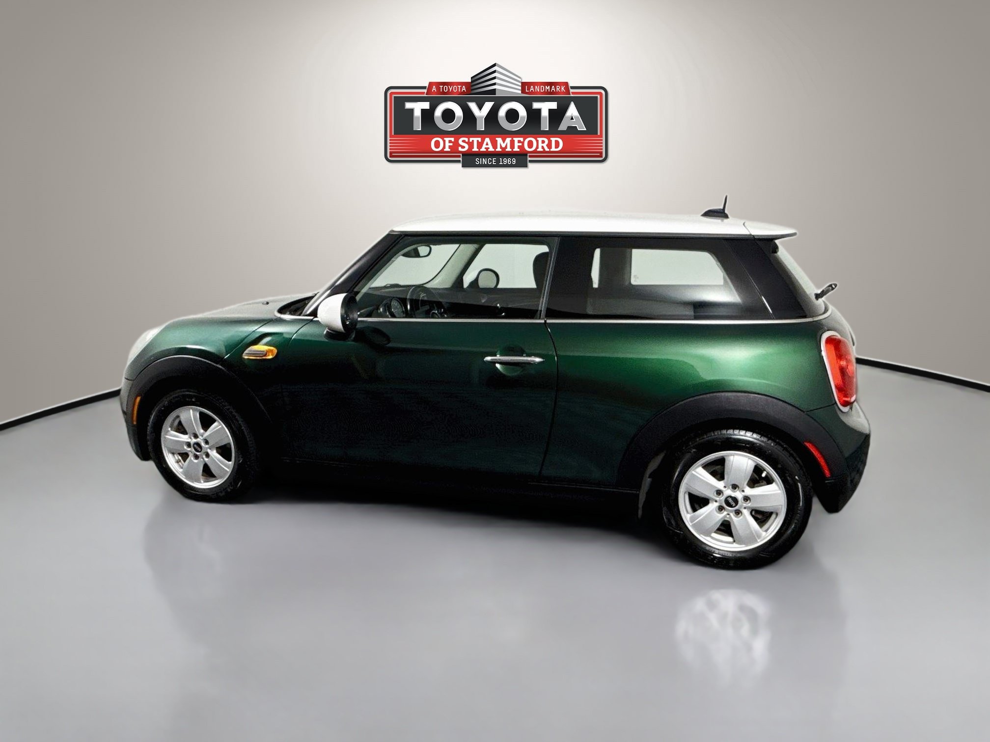 Used 2017 MINI Cooper 2-Door Hardtop FWD image 4