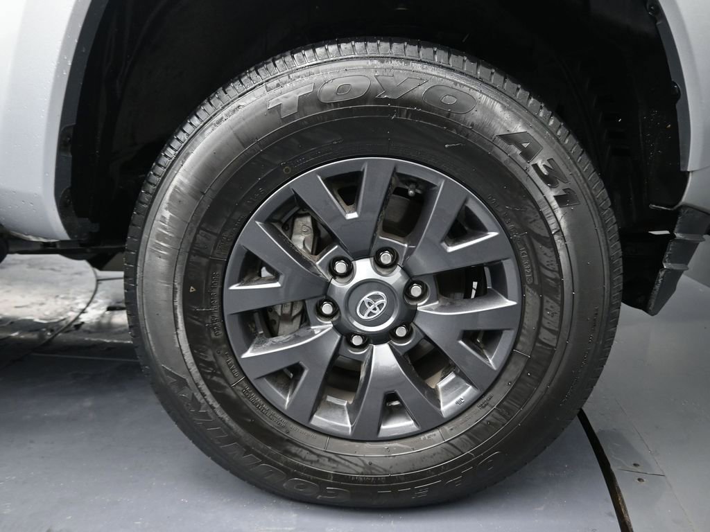 Used 2022 Toyota Tacoma SR5 RWD image 5