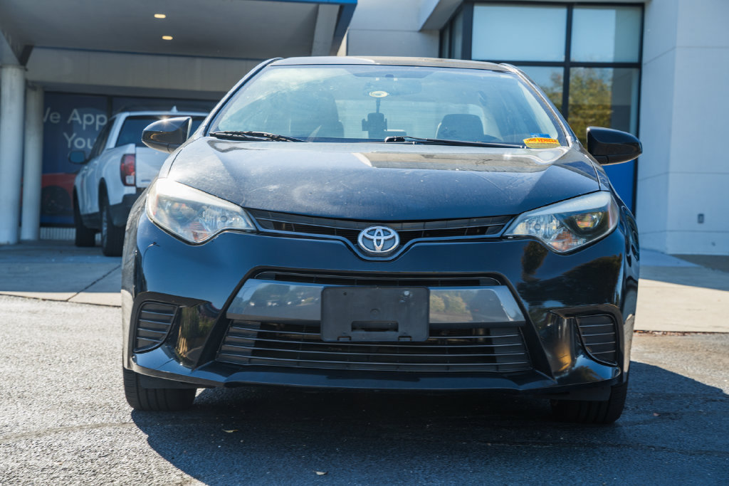 Used 2016 Toyota Corolla LE FWD image 2