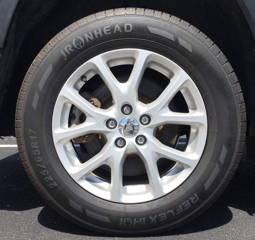 Used 2017 Jeep Cherokee Latitude w/ Safety/Convenience Group image 27