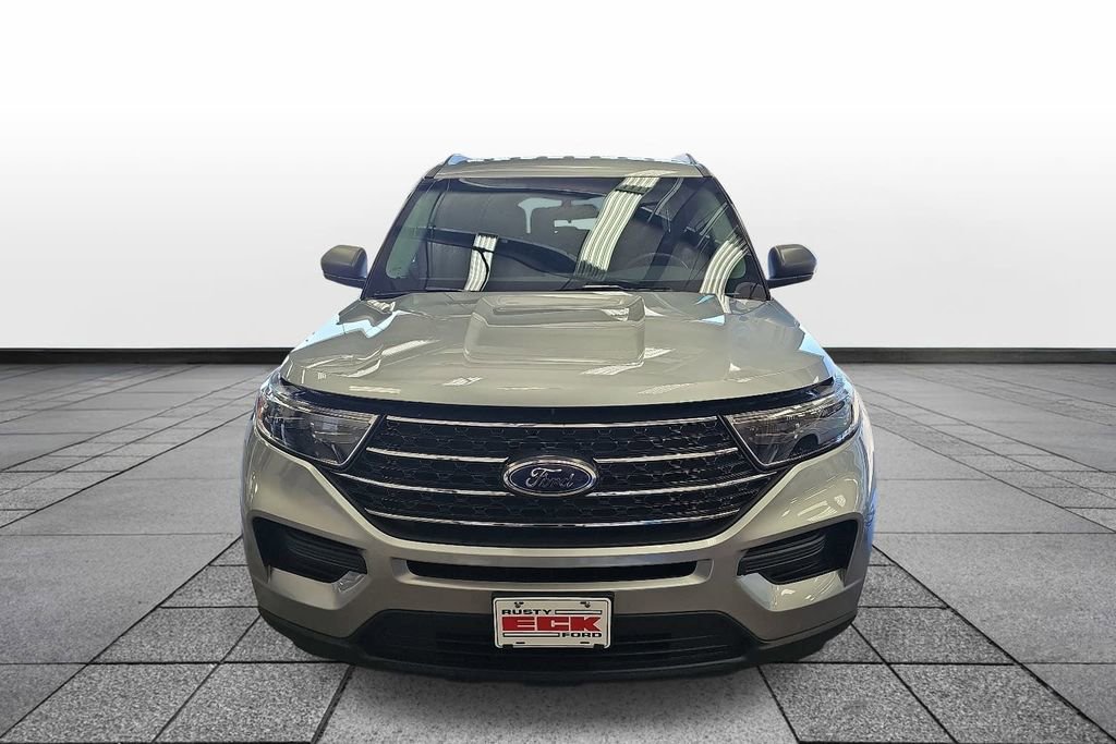 Used 2024 Ford Explorer XLT image 2