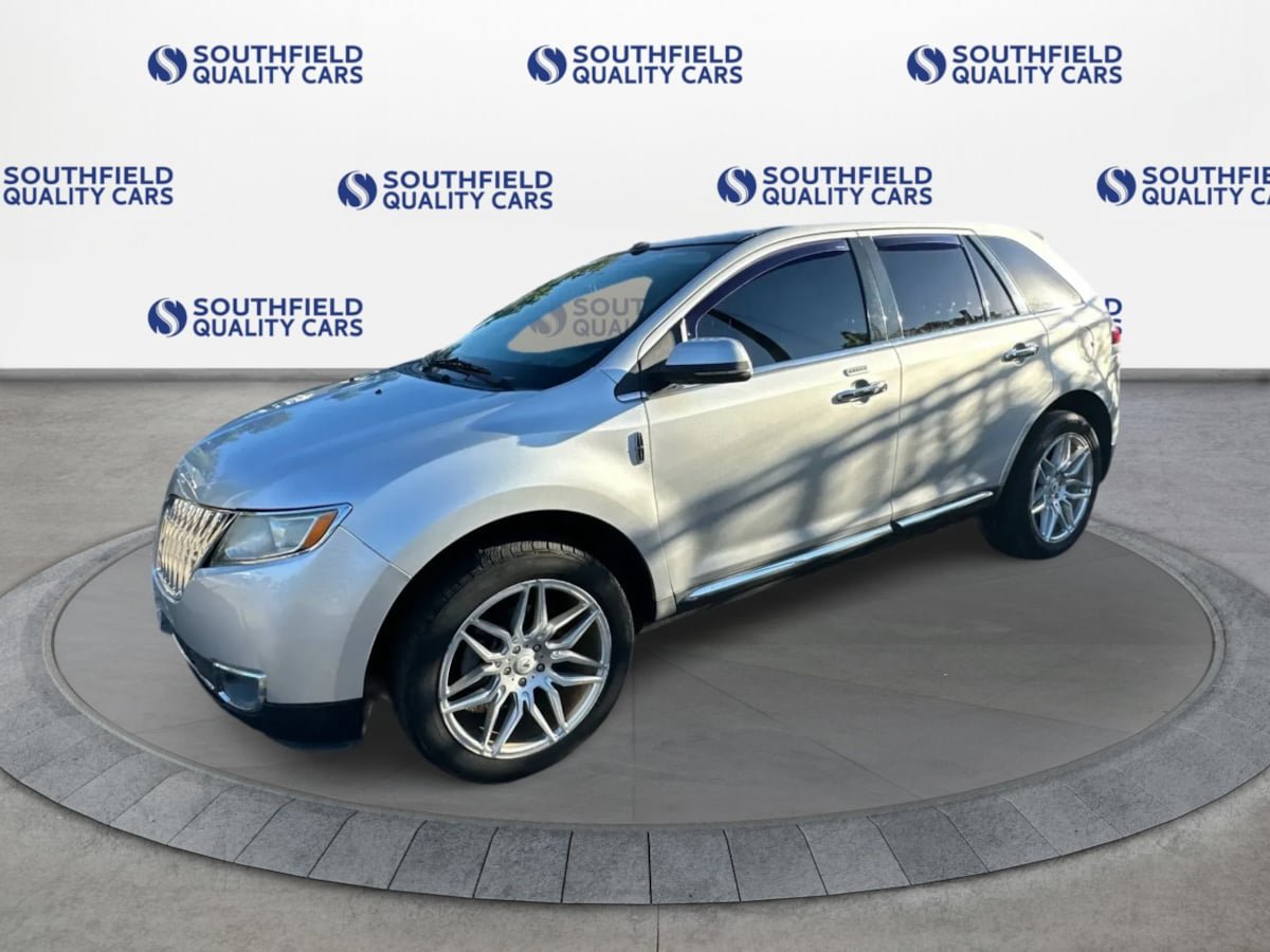 Used 2013 Lincoln MKX AWD image 2