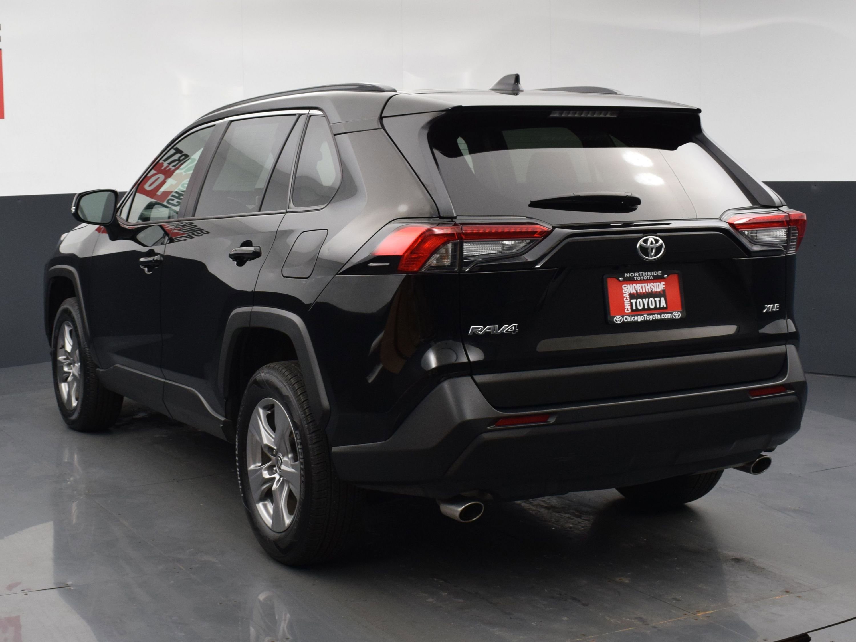 Used 2025 Toyota RAV4 XLE FWD image 3
