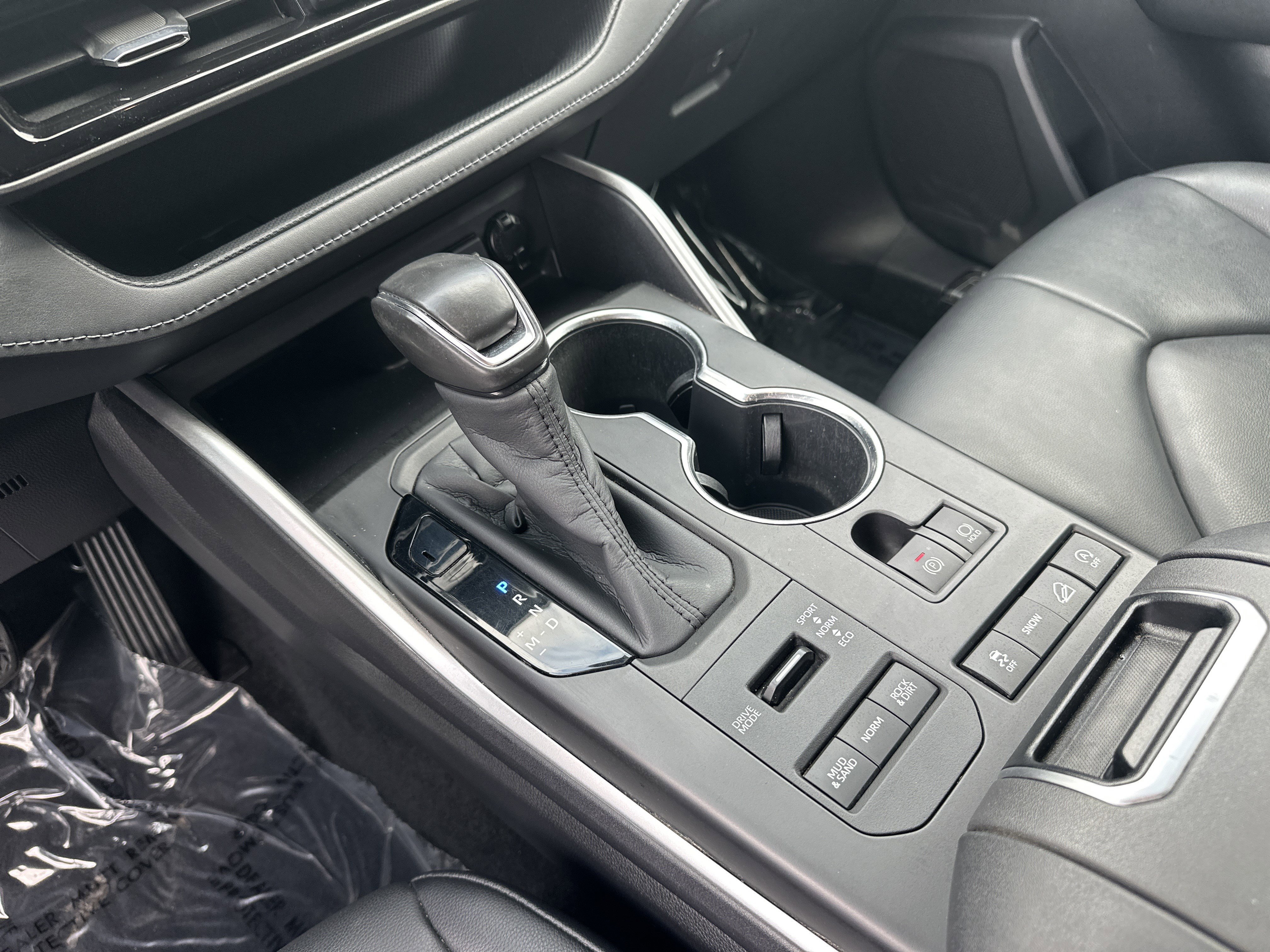 Used 2020 Toyota Highlander XLE AWD/4WD image 26