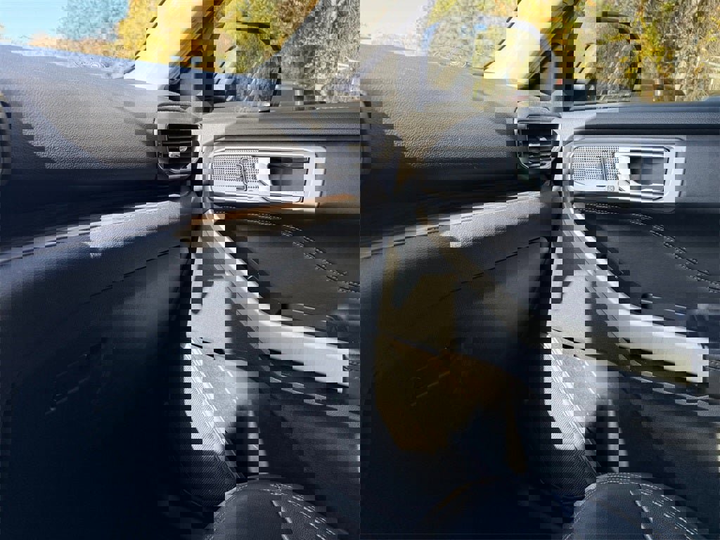 Used 2021 Ford Explorer Limited w/ Equipment Group 301A image 24