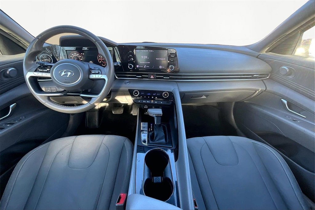 Used 2022 Hyundai Elantra SEL w/ Convenience + Premium Package image 16