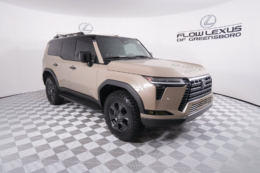 Used 2024 Lexus GX 550 AWD/4WD image 3