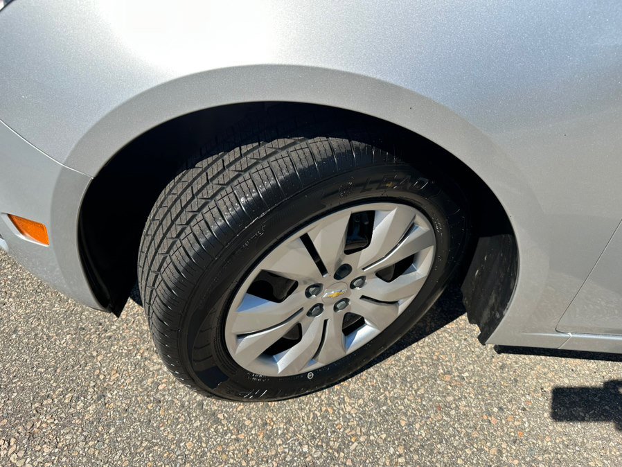 Used 2015 Chevrolet Cruze LS image 24